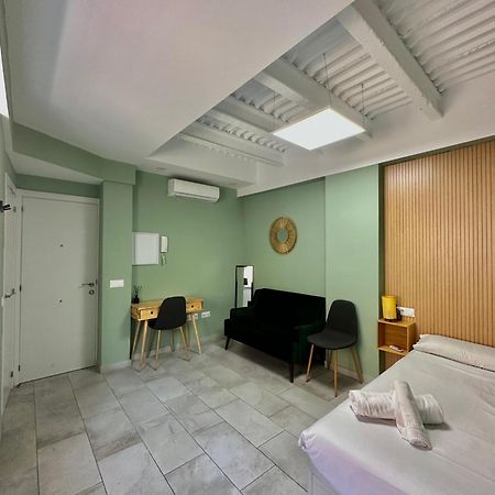 Lovely Studio Apartment Малага Экстерьер фото