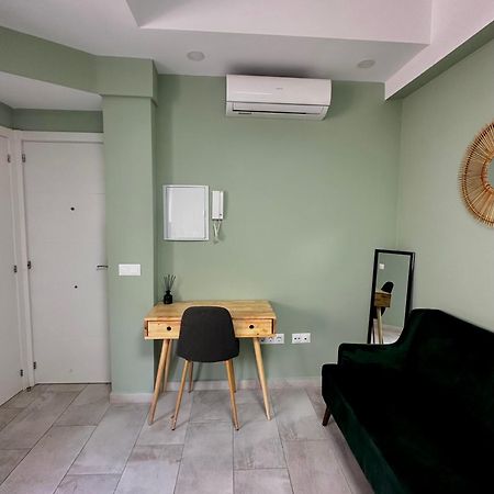 Lovely Studio Apartment Малага Экстерьер фото