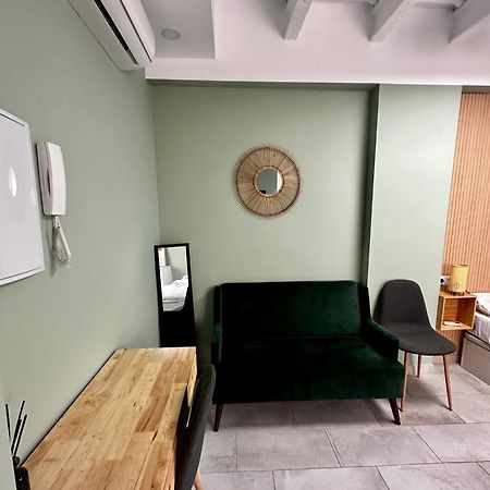 Lovely Studio Apartment Малага Экстерьер фото