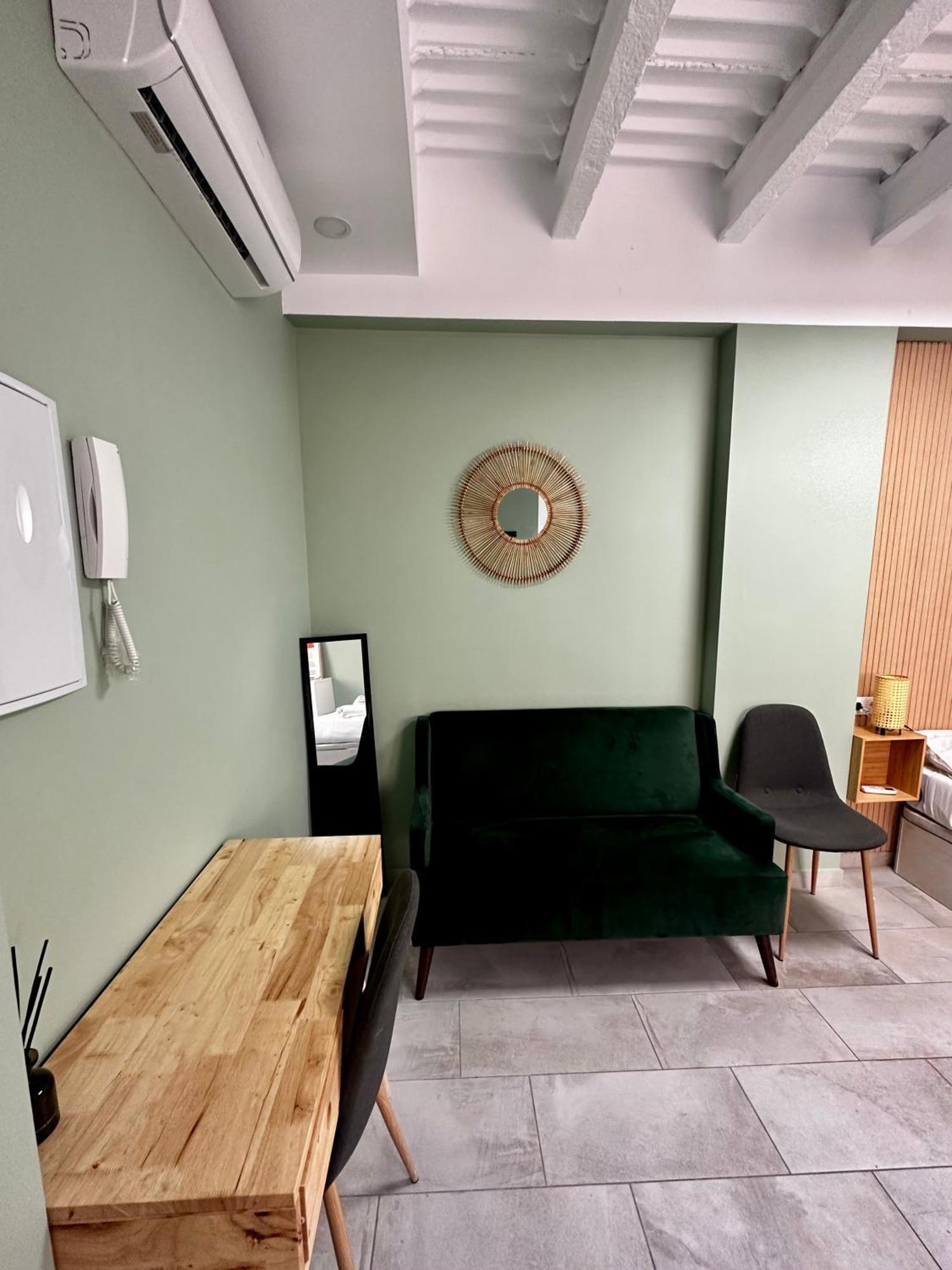 Lovely Studio Apartment Малага Экстерьер фото