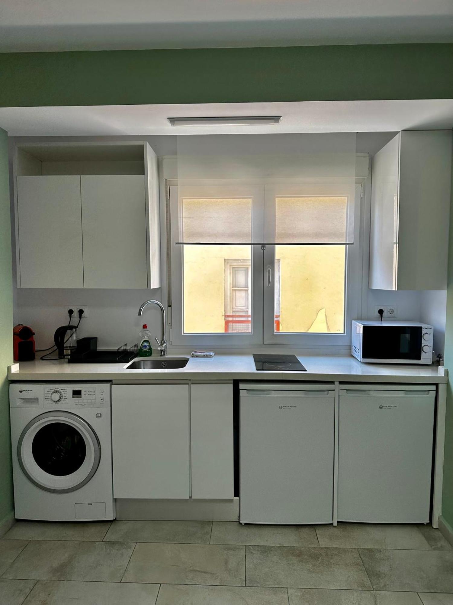 Lovely Studio Apartment Малага Экстерьер фото